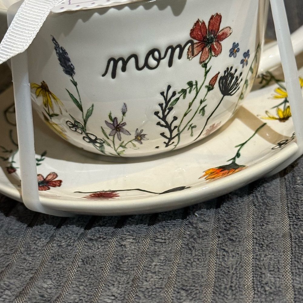 Rae Dunn Floral ‘Mom’ Tea cup and Saucer Set - New - Picture 2 of 7